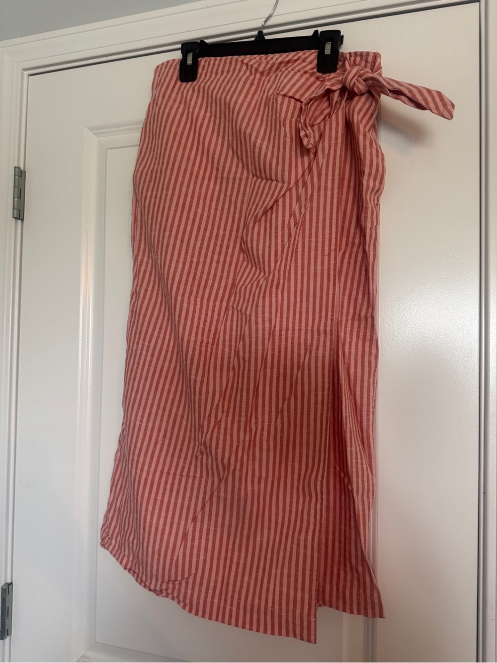 Universal Thread Coral and White Striped Skirt